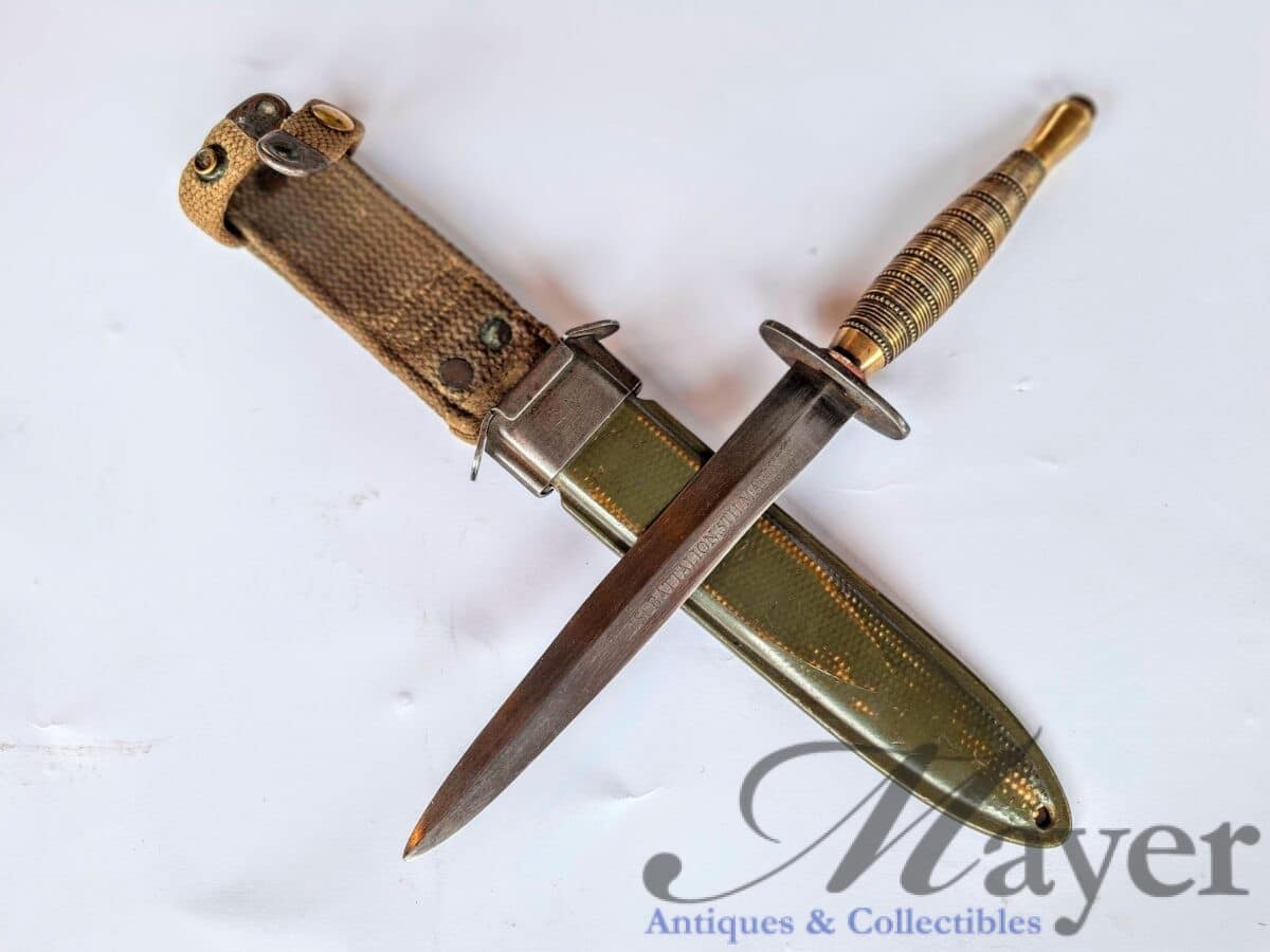 Beaded and ribbed Fairbairn-Sykes commando fighting knife for US Marines with US M8 scabbard.
