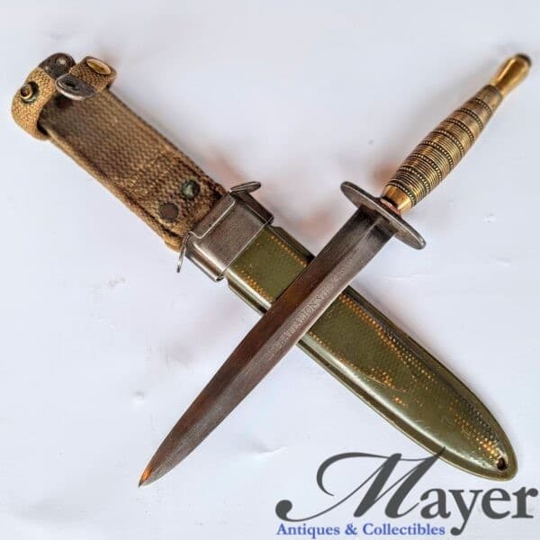 Beaded and ribbed Fairbairn-Sykes commando fighting knife for US Marines with US M8 scabbard.
